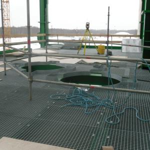 Puristehitsattu ritilä