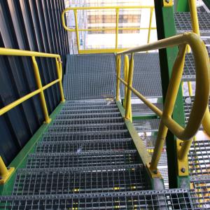 Puristehitsattu ritilä