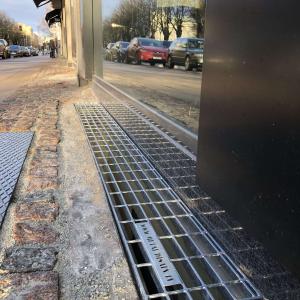 Puristehitsattu ritilä