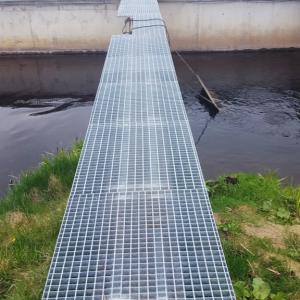 Puristehitsattu ritilä